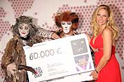 Ein 60 000 Euro Spendenscheck wurden an Red Nose Day Patin Sonya Kraus überreicht (©Foto: Martin Schmitz)